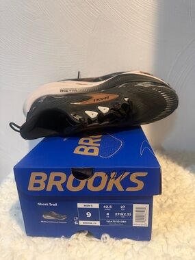Brooks Men's Running Shoe in Black, White and Tan Accent